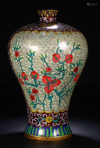 A CLOISONNE CASTED FLOWER PATTERN VASE