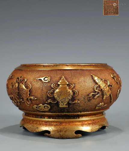 A GILT BRONZE CASTED AUSPICIOUS PATTERN CENSER