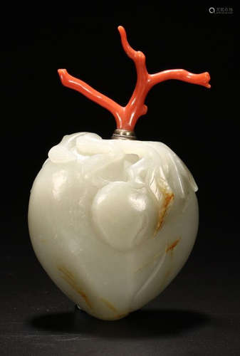 A HETIAN JADE CARVED PEACH SHAPED SNUFF BOTTLE