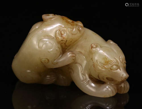 A HETIAN JADE CARVED BADGER SHAPED PENDANT