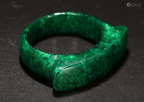 A QIUJIAO CARVED FINGER RING