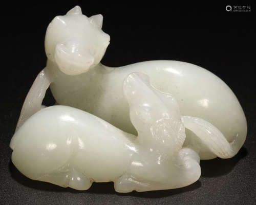 A HETIAN JADE CARVED SIKA DEER SHAPED PENDANT