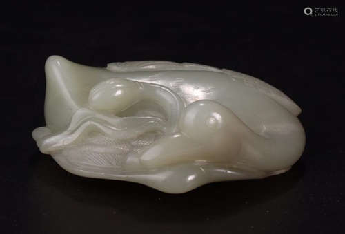 A HETIAN JADE CARVED MANDARIN DUCK SHAPED PENDANT