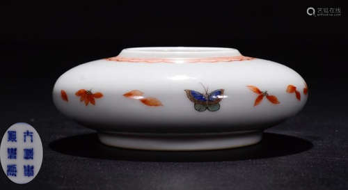 A FAMILLE ROSE GLAZE BUTTERFLY PATTERN PEN WASHER