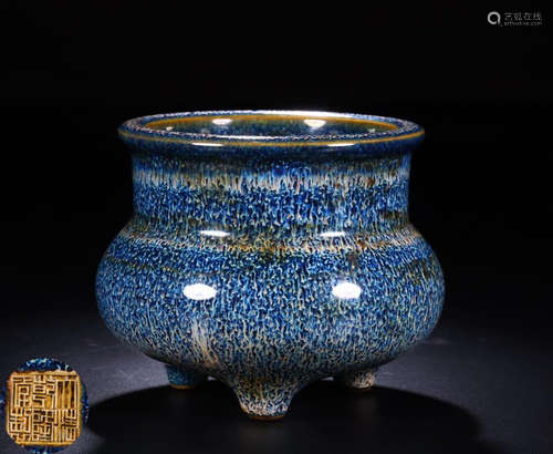 A LUJUN GLAZE TRIPOD CENSER