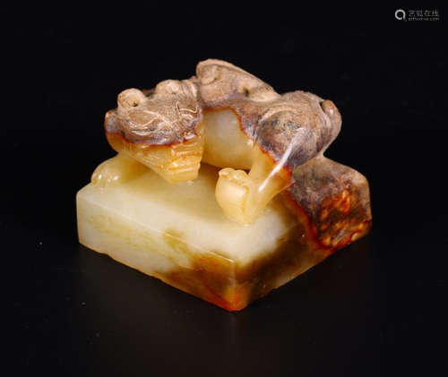 A HETIAN JADE CARVED BEAST SHAPED SEAL