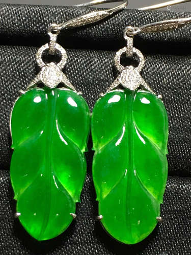 A GREEN JADEITE CARVED LEAF EARRINGS, TYPE A