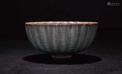 A GUAN YAO MELON SHAPED BOWL