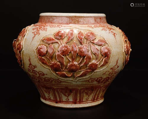 A WHITE&RED GLAZE FLOWER PATTERN JAR