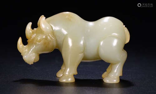 A HETIAN JADE CARVED RHINOCEROS SHAPED PENDANT