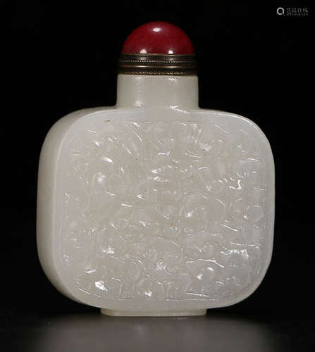 HETIAN JADE SNUFF BOTTLE