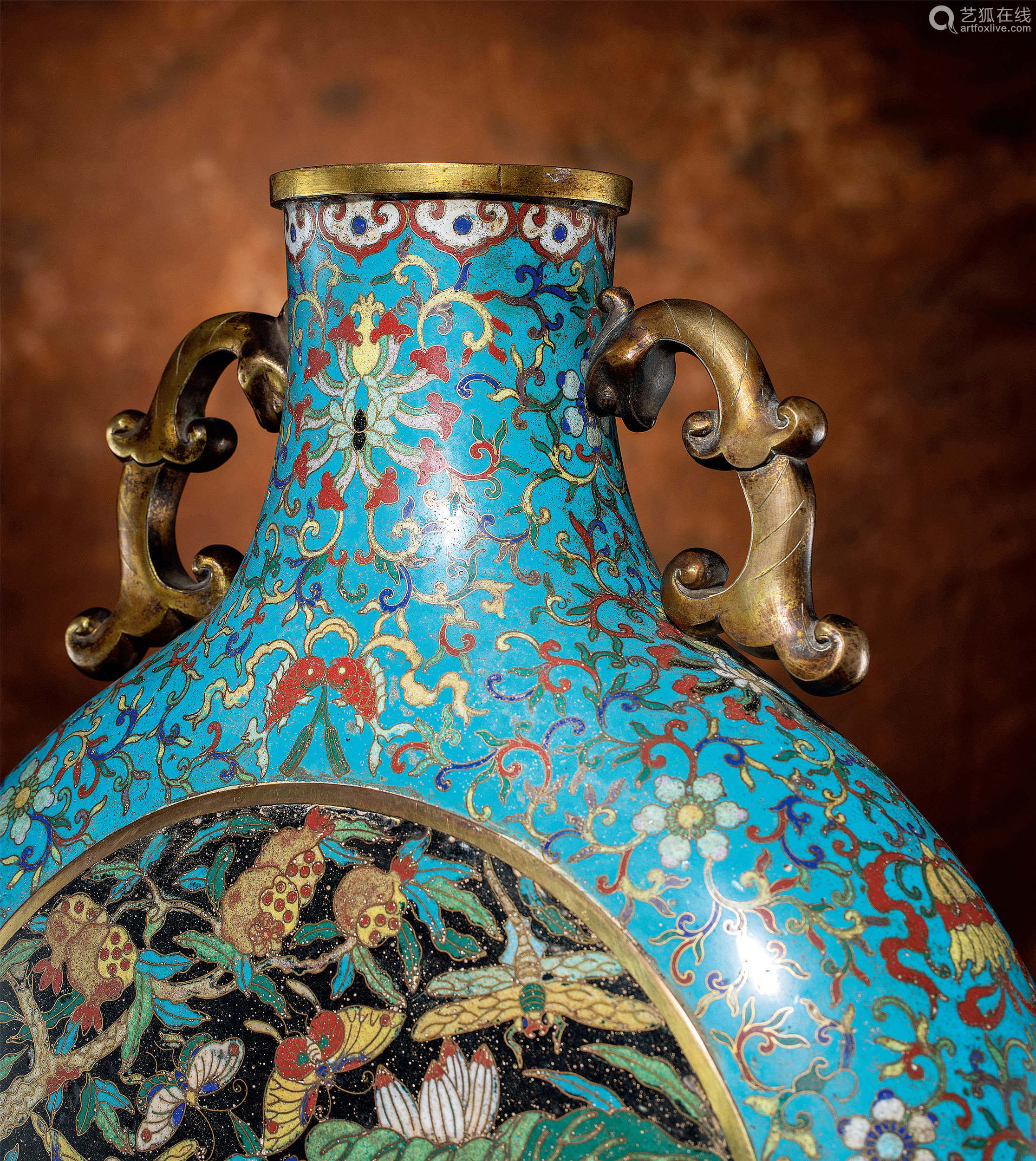 清乾隆掐丝珐琅花鸟纹双龙耳抱月瓶