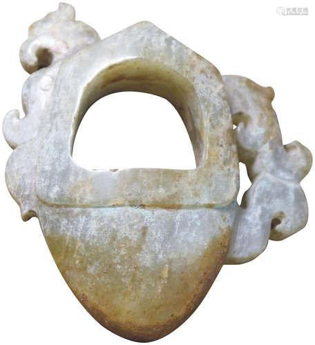 漢 白玉帶沁雞心珮 Han  Dynasty (206BC–220AD)