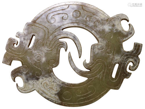 戰國 白玉龍形珮帶沁 Warring States (453–221BC)