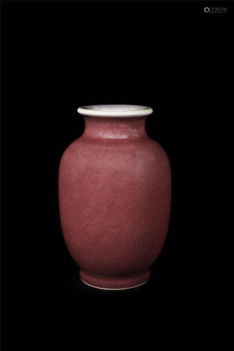 清乾隆 霁红釉灯笼瓶