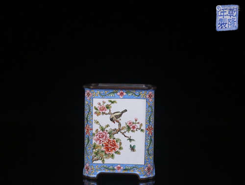 A ENAMELED BRUSH POT WITH FLORAL PATTERN