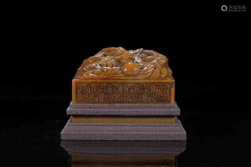 A TIANHUANG STONE SEAL CARVED IN DRAGON