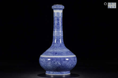 A BLUE & WHITE PORCELAIN VASE