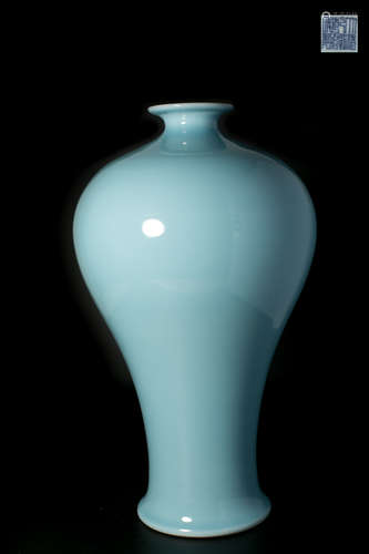 A QIANLONG FENQING GLAZE MEIPNG VASE