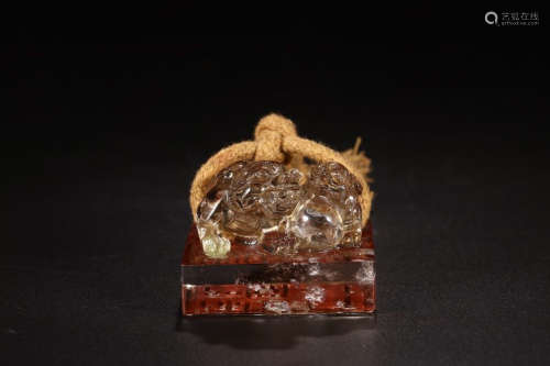 A CRYSTAL SEAL CARVED IN LIONS