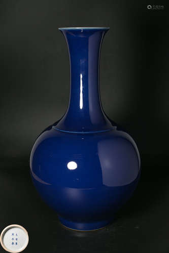 A BLUE-GLAZED YUHUCHUNPING VASE