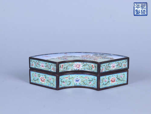 A QIANLONG MARK ENAMELED PORCELAIN BOX WITH COVER