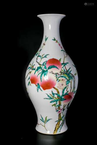 A YONGZHENG MARK ENAMELED VASE WITH PEACH PAINTING