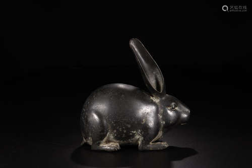 A COPPER RABBIT PAPER WEIGHT ORNAMENT