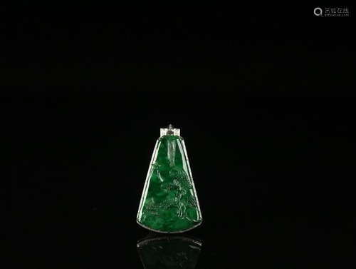 A JADEITE PENDANT EMBEDED PLATINUM