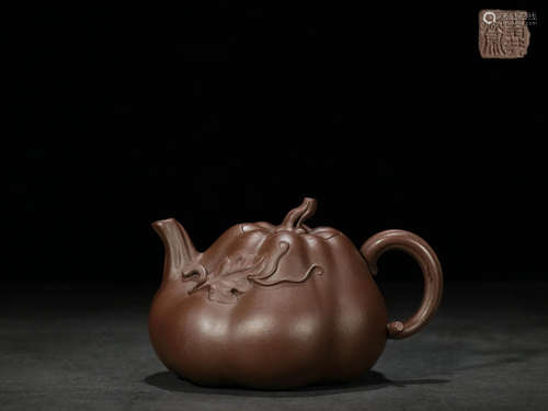 A ZISHA TEAPOT WITH MARKING