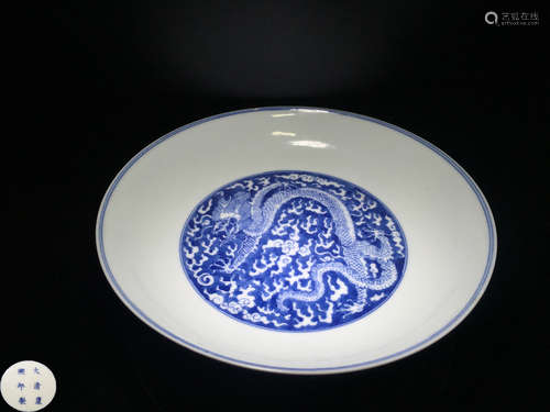 A KANGXI MARK BLUE&WHITE PLATE OF DRAGON PATTERN