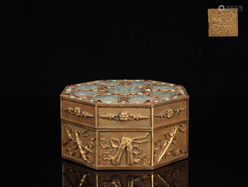 A QIANLONG MARK GILT BRONZE BOX WITH COVER EMBEDED JADE