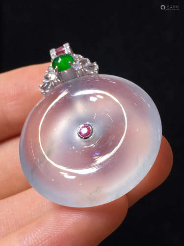 A CIRCLE ICY JADEITE PENDANT