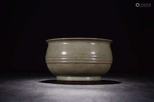 A 'QINGLIANGSI' RU YAO FOLDING EDGE BOWL