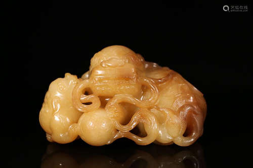 A HETIAN JADE LION SHAPED ORNAMENT