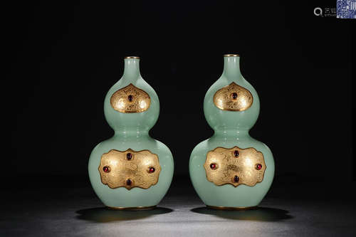 A PAIR OF 'QIANLONG' MARK BEAN GREEN GLAZE EMBEDED TREASURE GOURD SHAPED VASES