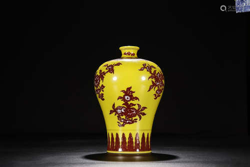 A 'QIANLONG' MARK YELLOW BACKGROUND UNDERGLAZE RED FLOWER PATTERN MEIPING VASE