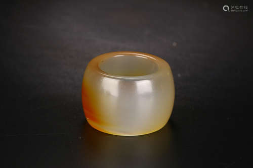 AN AGATE RING