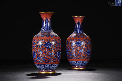 A 'QIANLONG'MARK UNDERGLAZE RED WINDING LOTUS PATTERN OUTLINE IN GOLD BLUE AND WHITE VASE