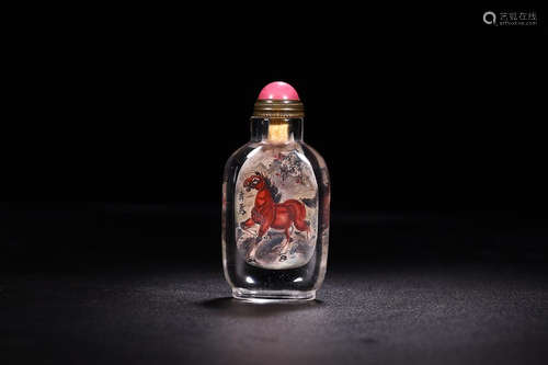 A CRYSTAL WITH HORSE PATTERN INSIDE SNUFF BOTTLE