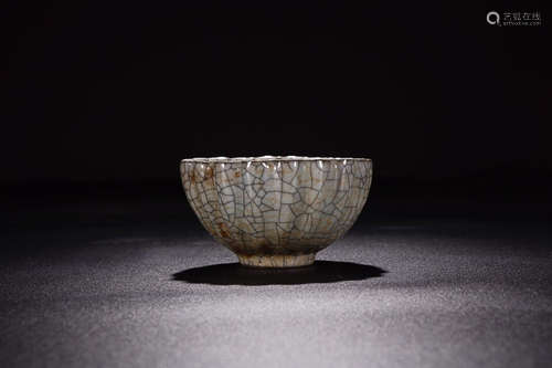 A GE YAO MELON SHAPED BOWL