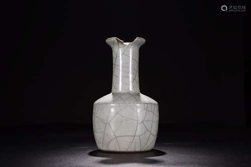 A GUAN YAO PALTE MOUTH VASE