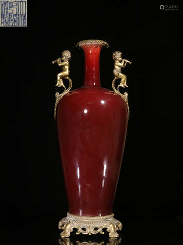 A QIANLONG MARK RED-GLAZED VASE EMBEDED COPPER