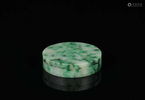 A JADEITE BOX WITH COVER