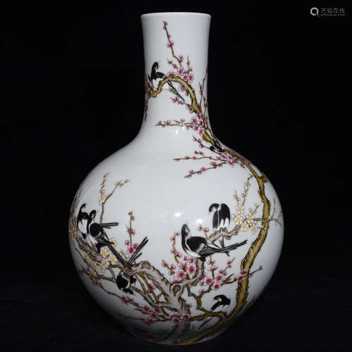 A QIANLONG MARK FAMILLE ROSE BOTTLE VASE