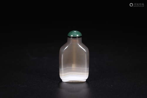 AN AGATE SNUFF BOTTLE