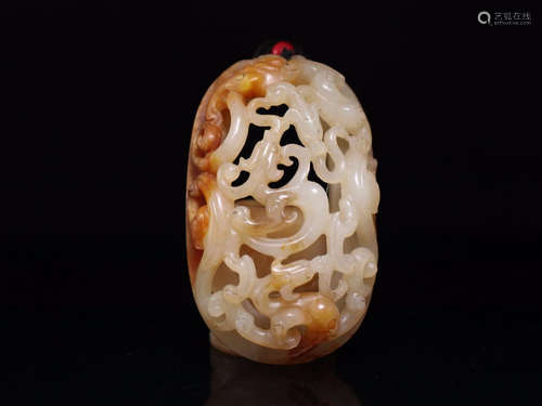 A HETIAN JADE PENDANT OF DRAGON CARVING