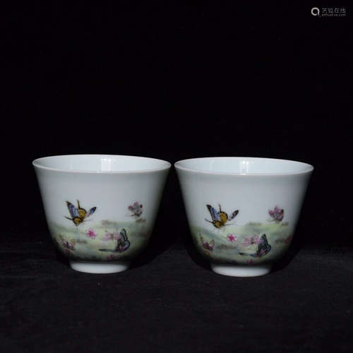 PAIR OF YONGZHENG MARK FAMILLE ROSE CUPS WITH BUTTERFLY PAINTING