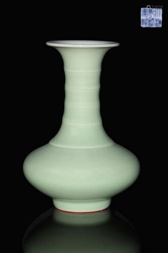 A QIANLONG MARK FENQING VASE