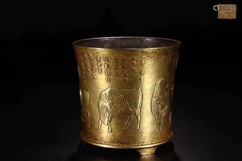 A COPPER GILDED BRUSH POT CARVED IN OXES